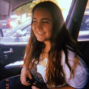 Meet your Posher, Caitlyn